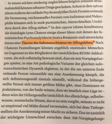 ... In den 1990er Jahren kombinierte die Soziologin Lynn Chancer einige dieser Ideen mit denen der feministischen Psychoanalytikerin Jessica Benjamin und entwickelte daraus eine Theorie des Sadomasochismus im Alltagsleben.