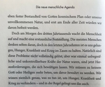 Foto von der zweiten Seite des ersten Kapitels von Harari - Homo Deus. Die These: Krieg, Krankheit und Hunger gehören mehr oder weniger der Vergangenheit an. Wir wüssten angeblich, wie wir Krieg verhindern können.