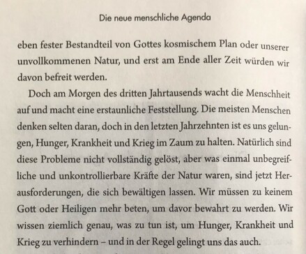 ​Foto der ersten Hälfte der zweiten Seite aus Homo Deus von Harari. Kernthese: Hunger, Krieg und Krankheit sind für die meisten Menschen weltweit kein zentrales Problem mehr.