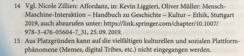 Fußnote aus Michael Seemann - Die Macht der Plattformen, Politik in Zeiten der Internetgiganten. Für den Begriff der Affordanz und die Erklärung dazu wird nach Nicole Zillien (2019) zitiert.